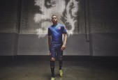 2026世界杯104场比赛-Uzi重返利物浦，万人起立致敬，红袍加身，虽败犹荣